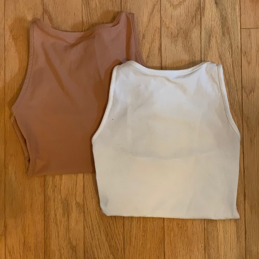 Set of two body suits